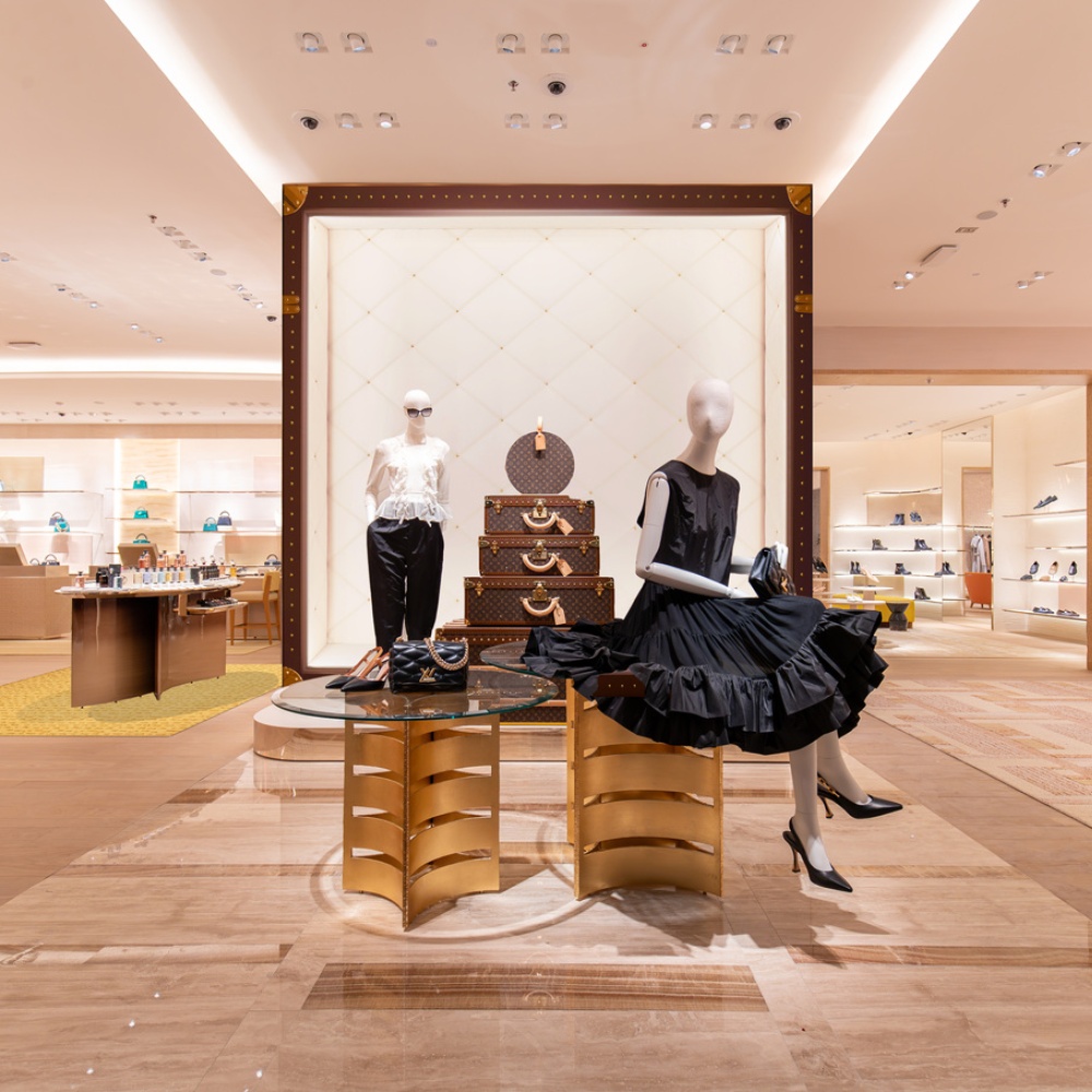 Louis vuitton في Centria Mall