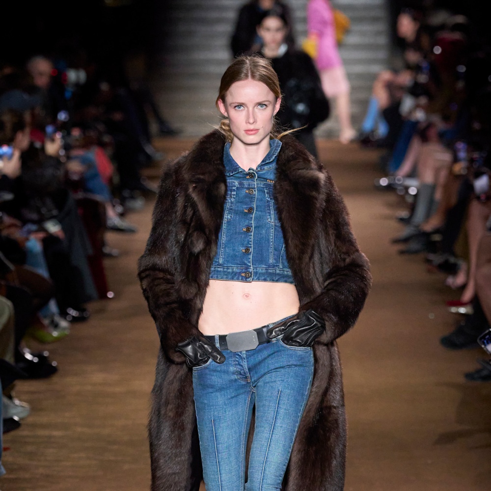 إطلالة من Miu Miu