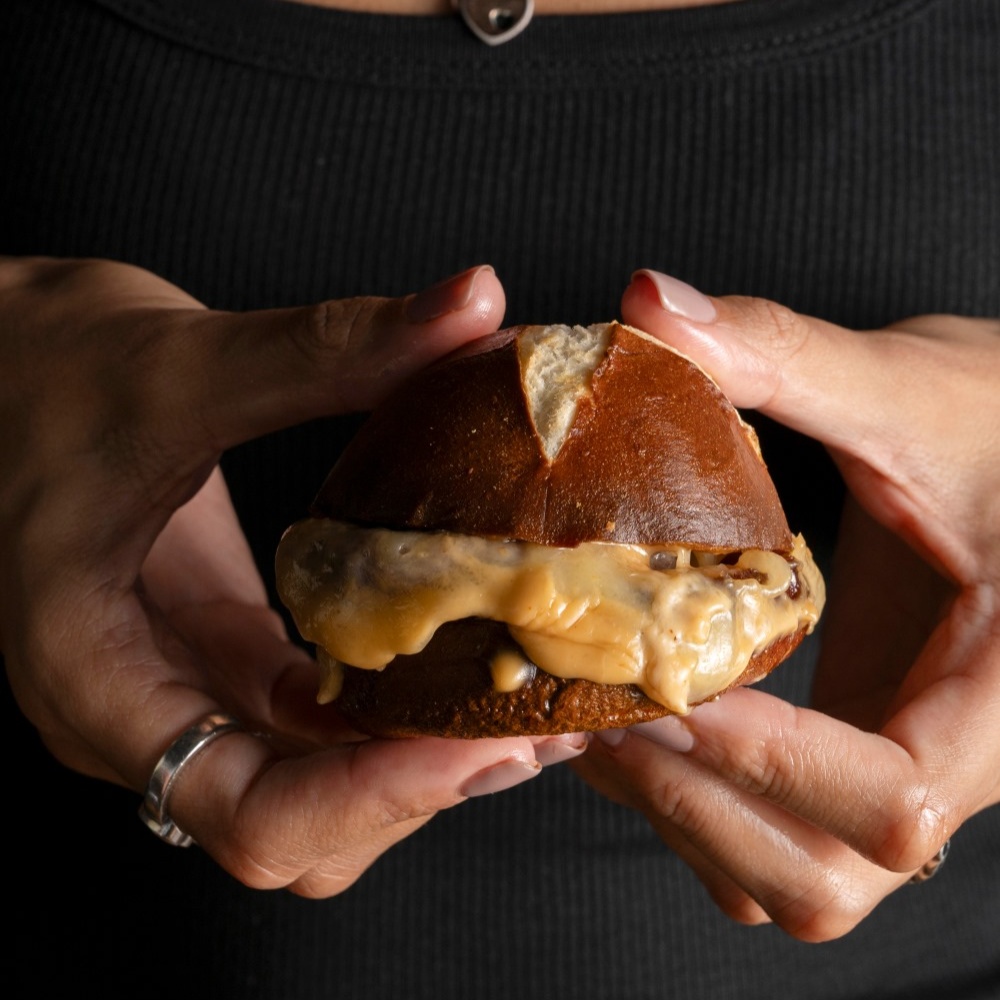 رحلة احتفالية استثنائية في مطعم لينيا دبي ليلة رأس السنة "فيفا لا فييستا"