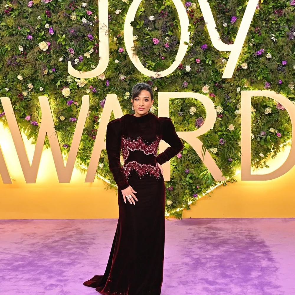 خيرية أبو لبن بتصميم عدنان أكبر الصورة خاصة بمجلة هي