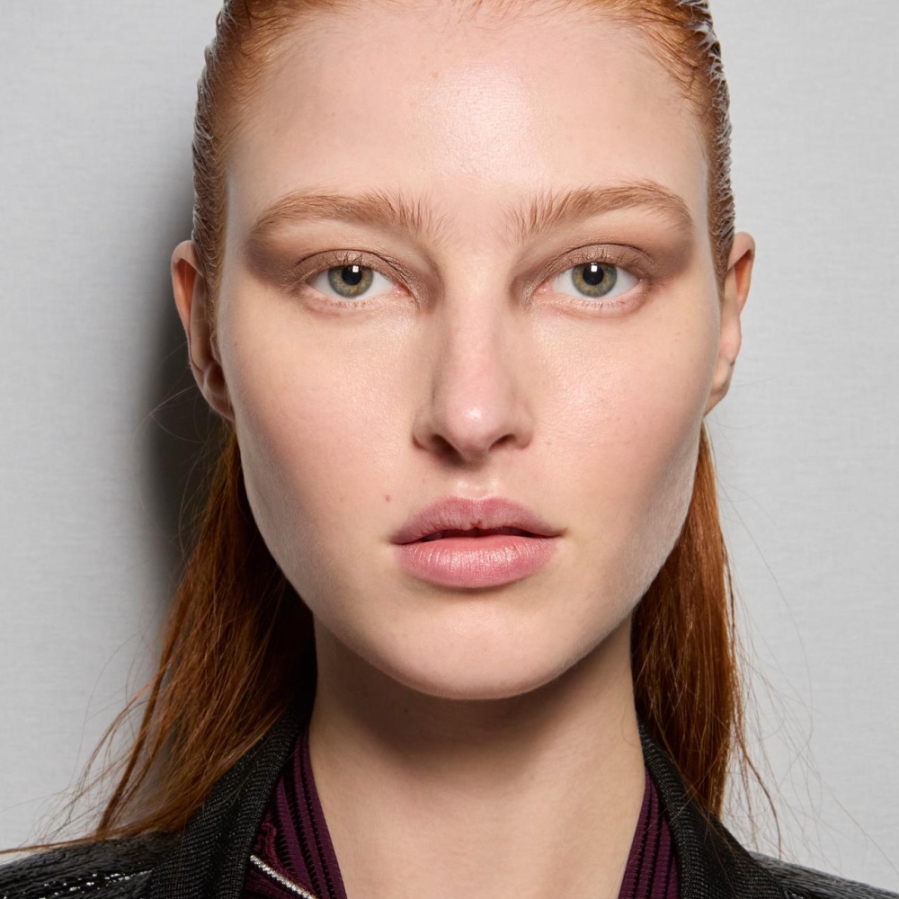 سر البشرة المتألقة بمكون طبيعي يعيد إليك الشباب