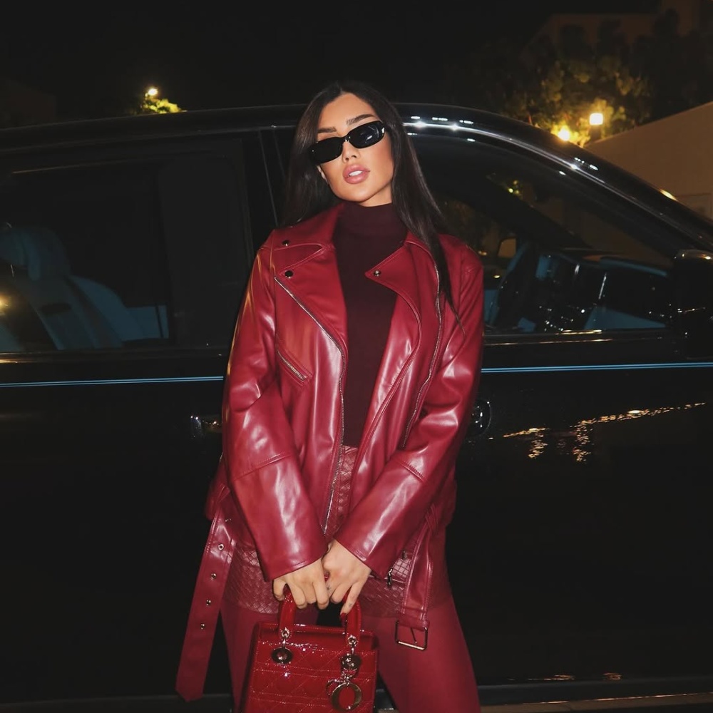 الأطقم الجلدية المونوكروم تغزو الموضة بأساليب متنوعة بين العصرية والكلاسيكية..شاهدي اختيارات االنجمات بهذه الصيحة