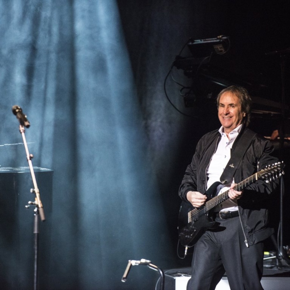 الفنان الاستثنائي كريس دو بيرغ سيُطرب ضيوف منتجع والدورف أستوريا المالديف إثافوشي في عيد الحبّ