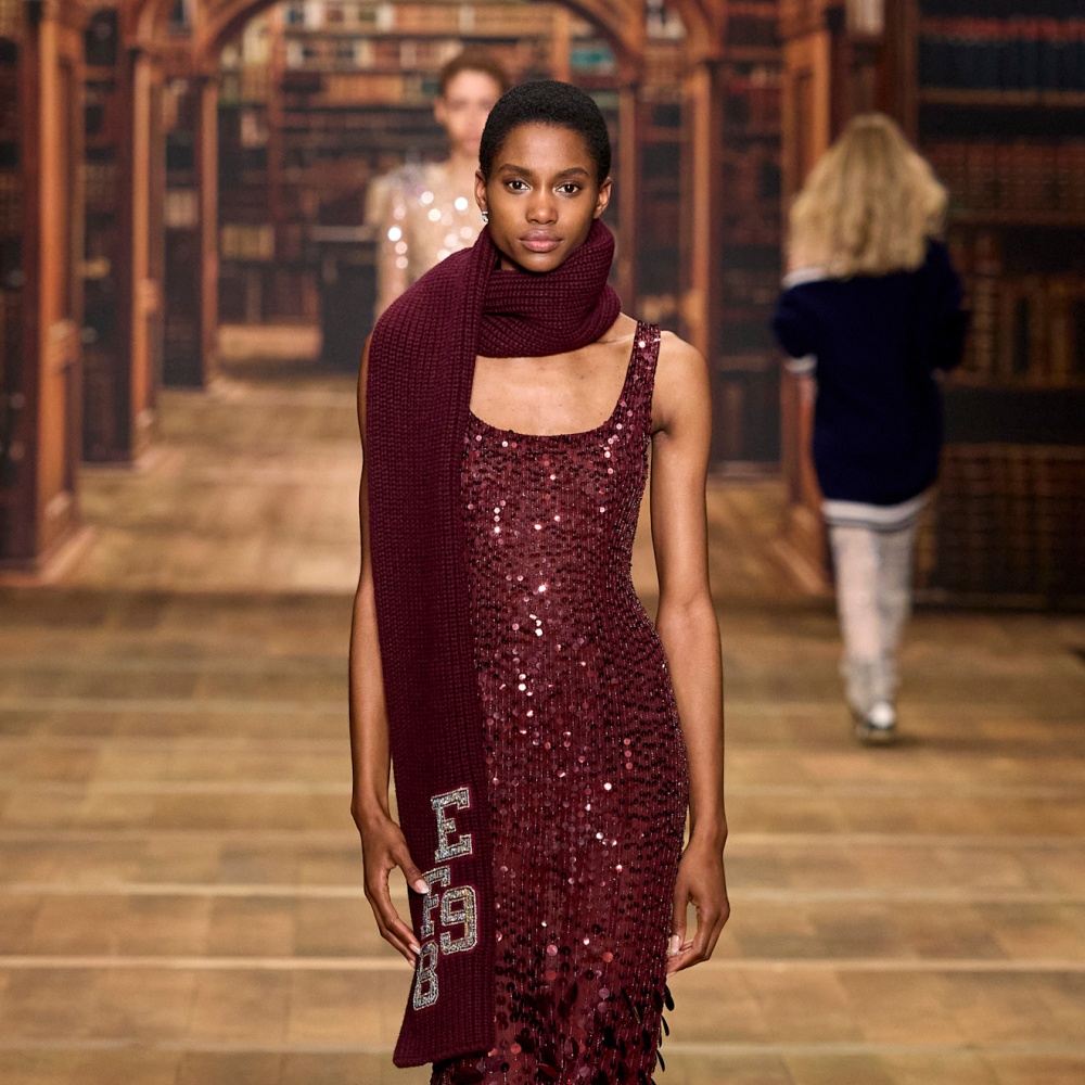 إطلالة من Elisabetta Franchi