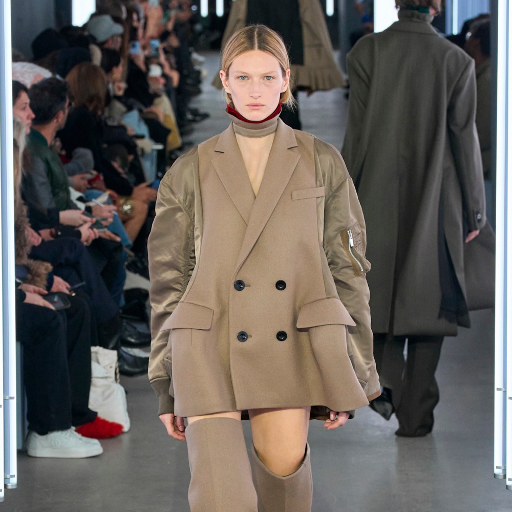 إطلالة من Sacai