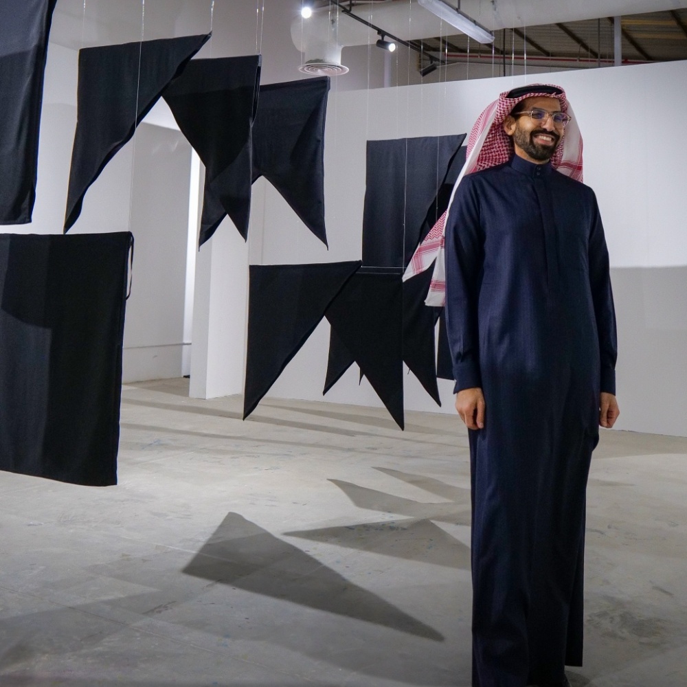 خاص لـ"هي": معرض "عوالم منسوجة".. حكايات المجتمع منسوجة في طيات الأقمشة