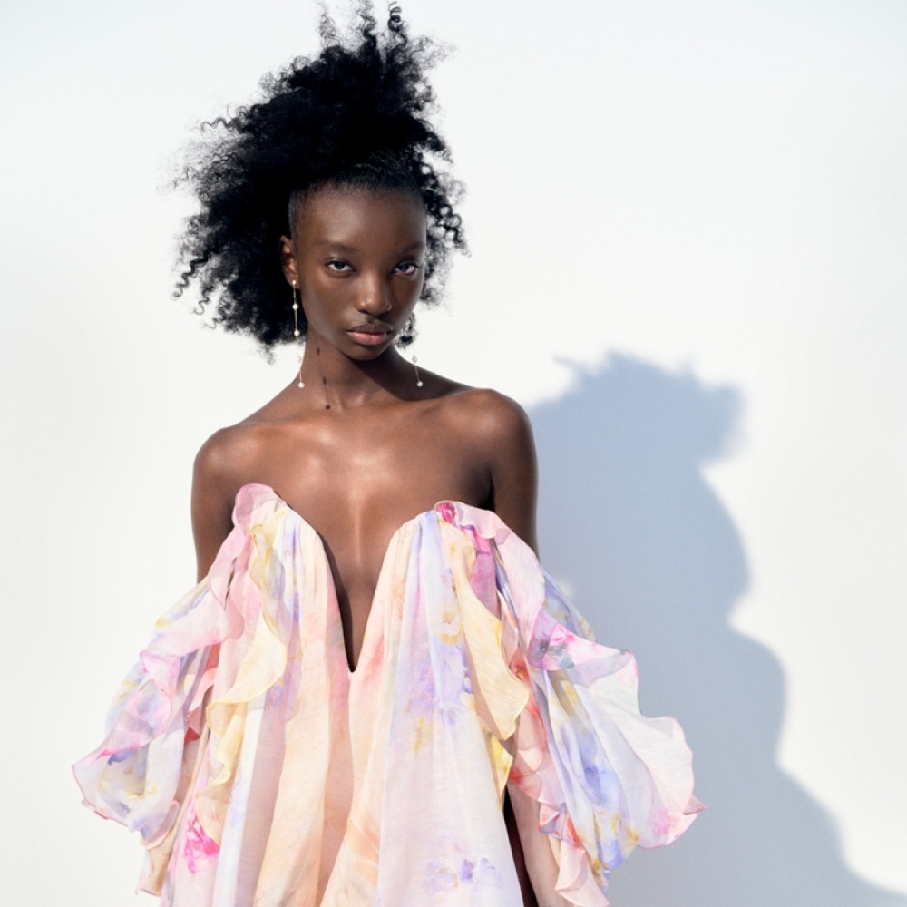 أناقة "شمس الشتاء" أبرز اتجاهات ربيع وصيف 2025 على MYTHERESA