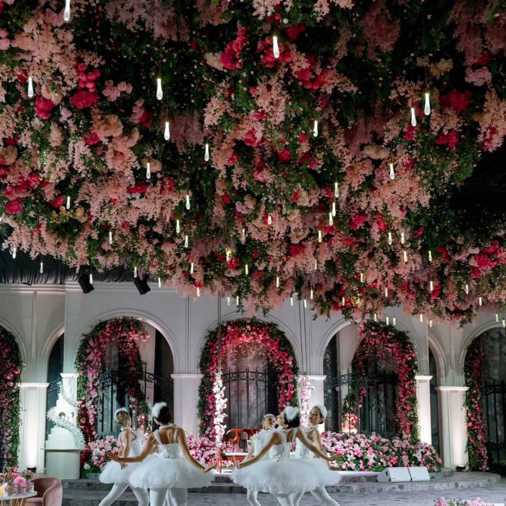 الورود من صيحات الأعراس التي لا تبطل أبدا