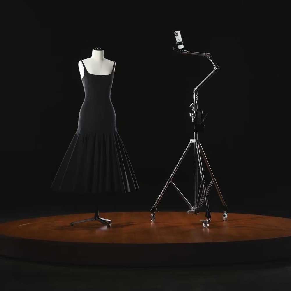 الصور التشويقية لعرض Jacquemus ربيع و صيف 2025