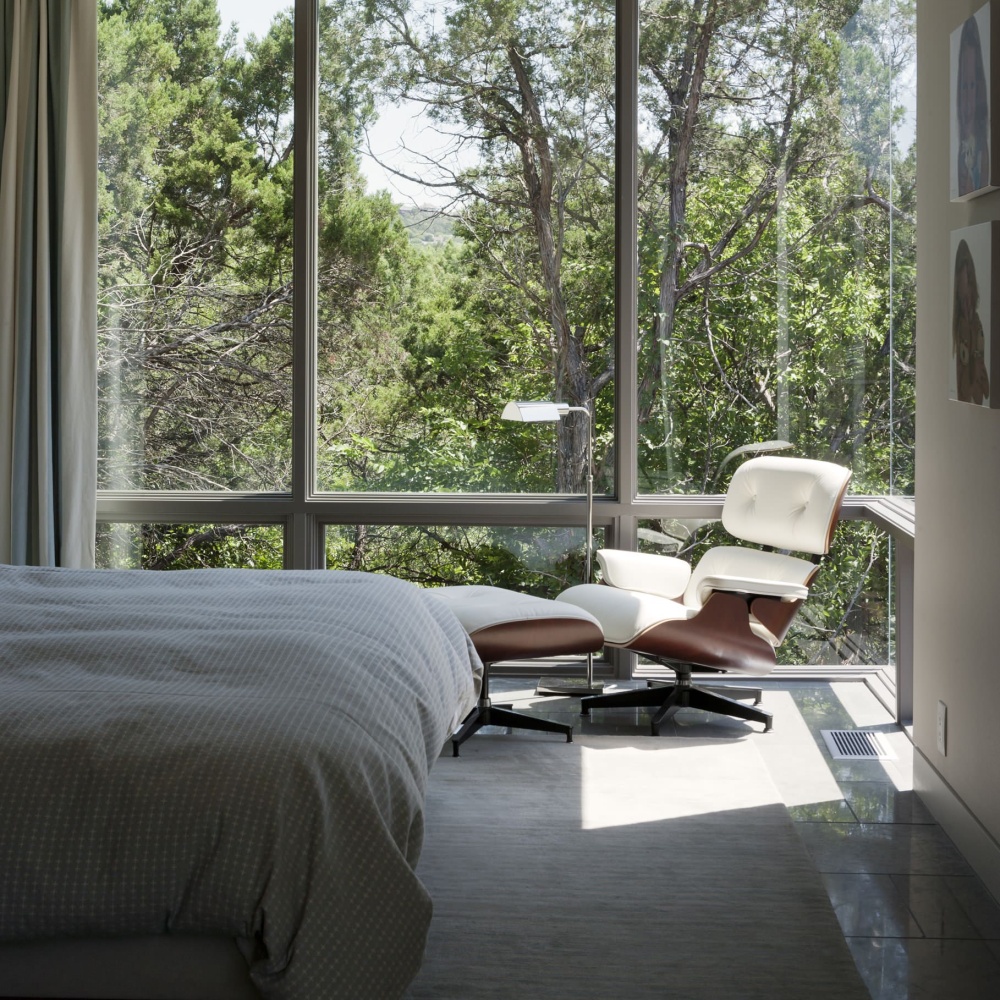 نوافذ غرفة نوم بدون ستائر