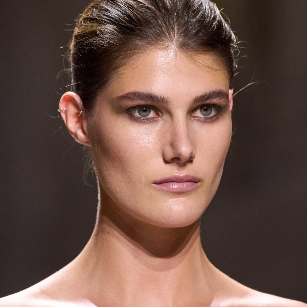 هل بشرتكِ مختلطة؟ اكتشفي أسرار العناية بها لبشرة صحية ومشرقة