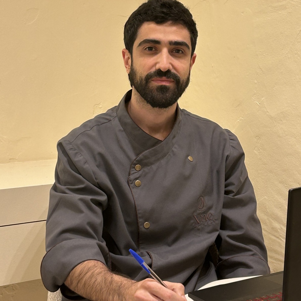 المتحدث الرسمي لـNue Hair Lab،  كريست إميليو الطويل - Copy