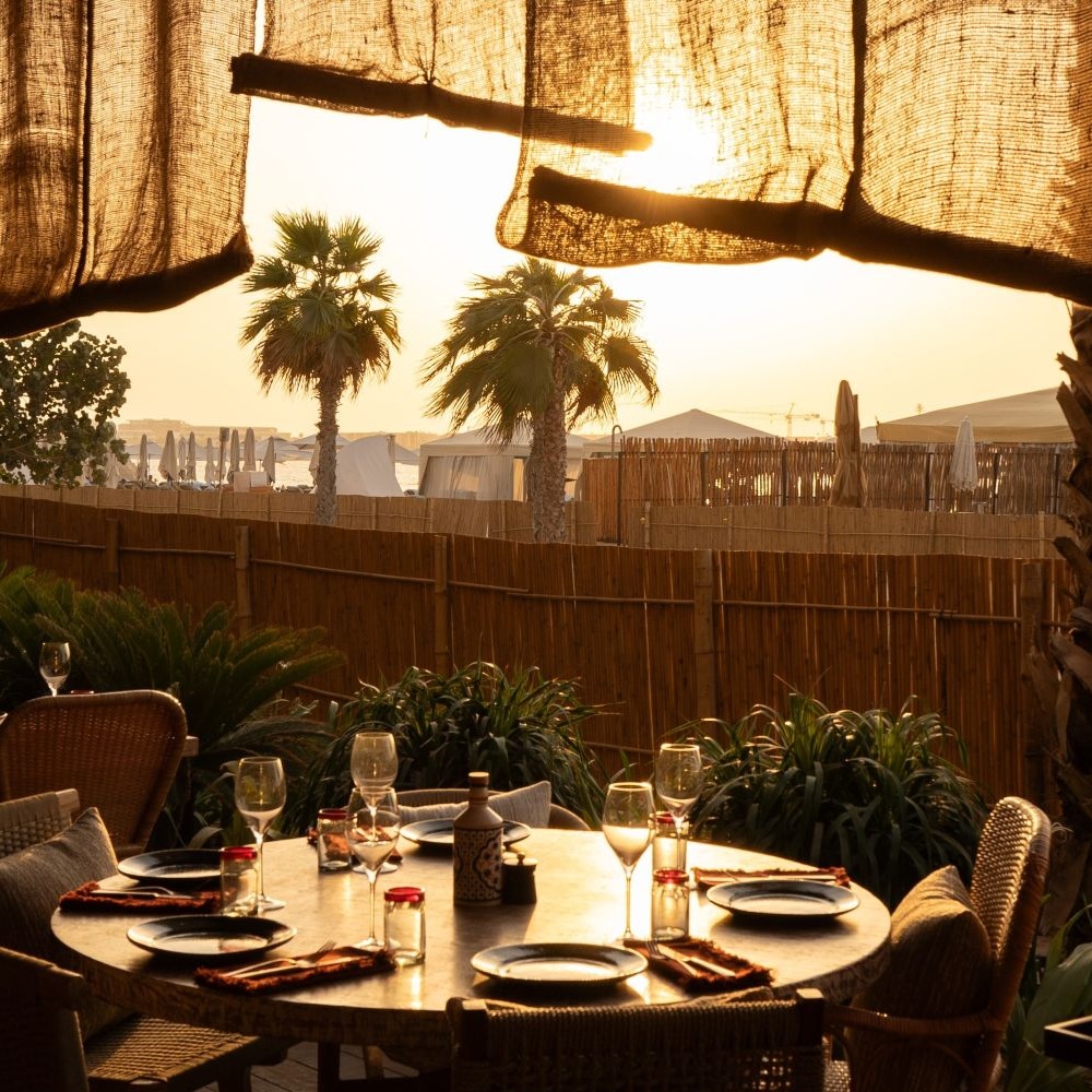 احتفلوا برمضان على شاطئ البحر في مطعم "كاسا أمور"