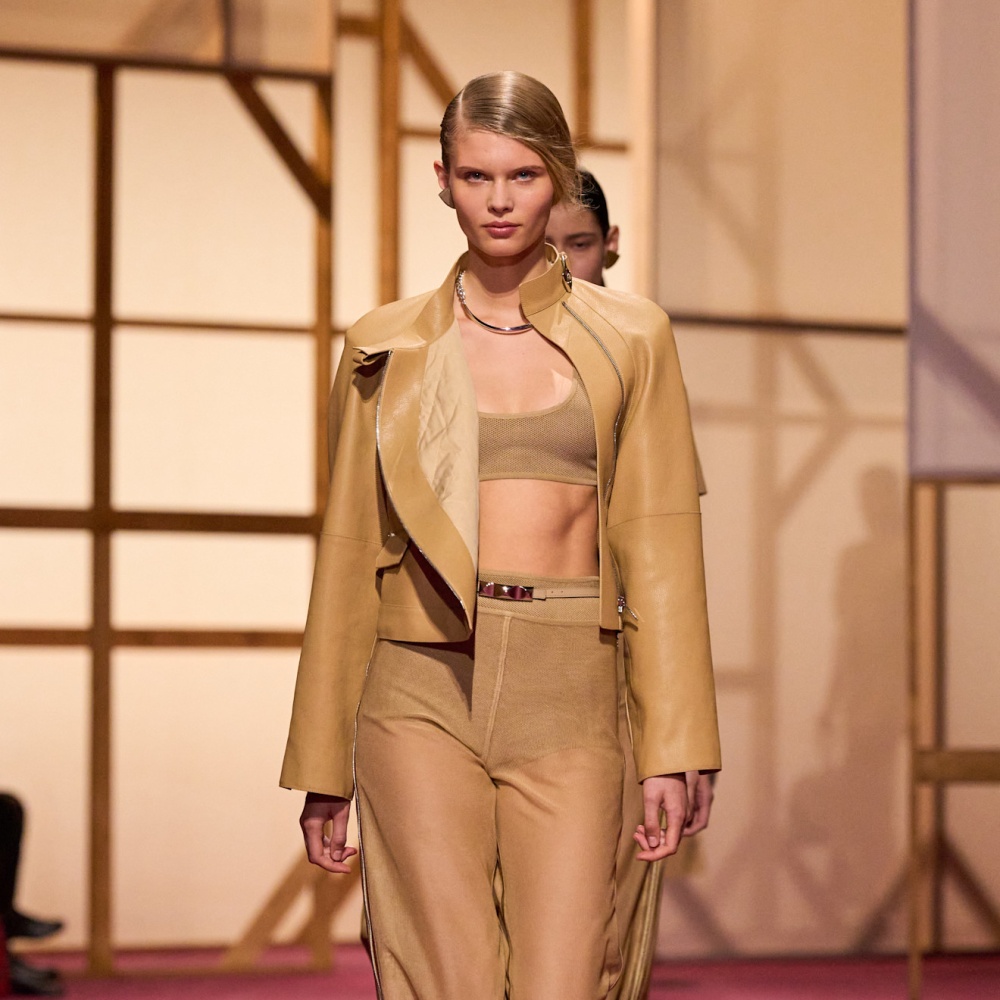Hermès تدخل عالم الأزياء الراقية