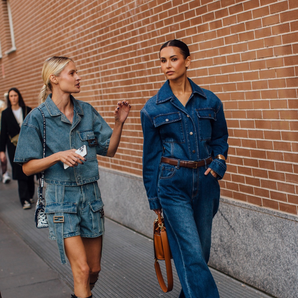 إطلالة بقماش الدنيم من Street style