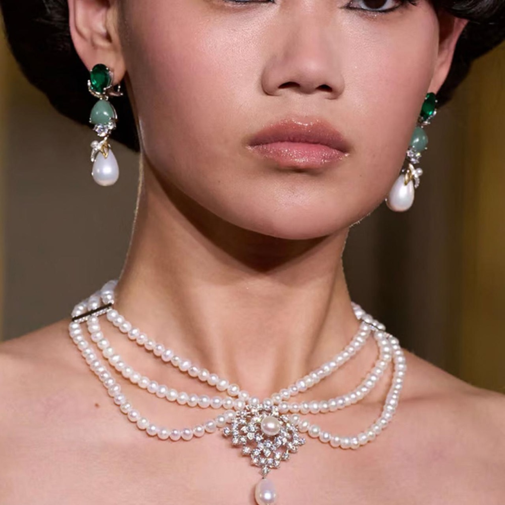 أقراط Jade Pearl Berry Earrings من Anabela Chan