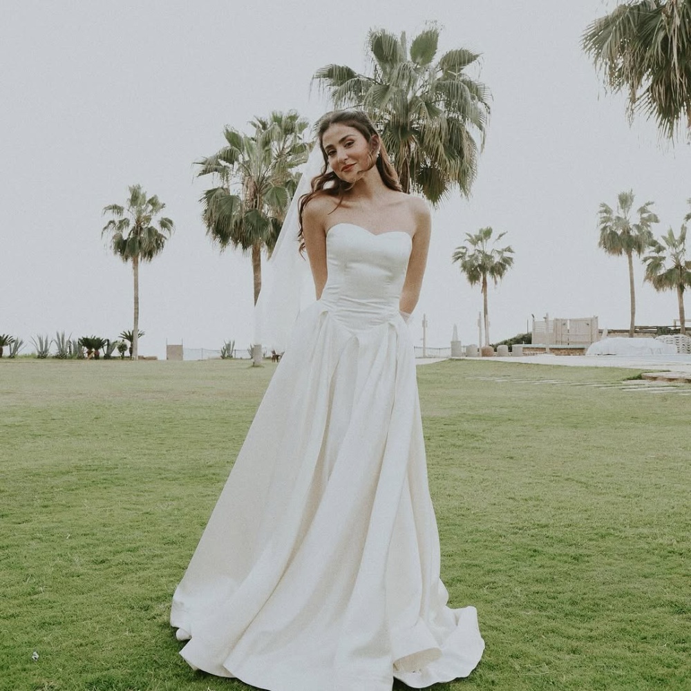 إطلالة عرائسية كلاسيكية لـ مارلين نعمان تُتوج قصة حبها في مسلسل "بالدم" وهذه التفاصيل