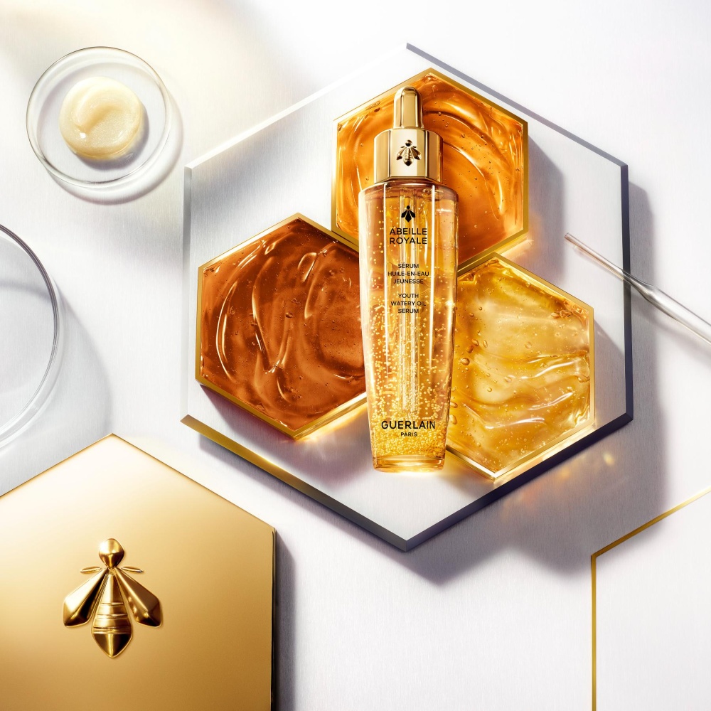 تركيبة يووث سيروم تمزج ثلاثة انواع من العسل مع غذاء ملكات النحل (royal jelly)
