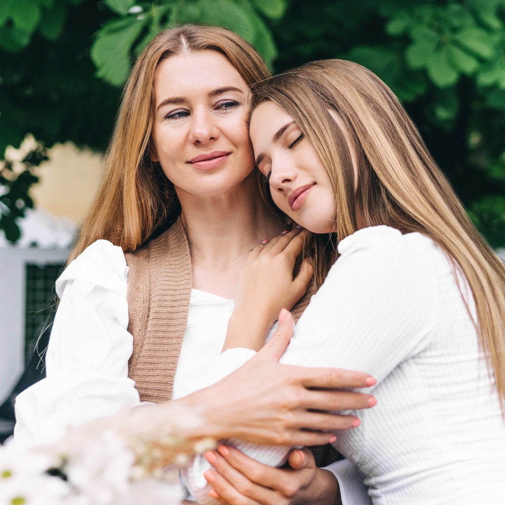 تعلمي كيف تكونين الصديقة المقربة من ابنتك المراهقة