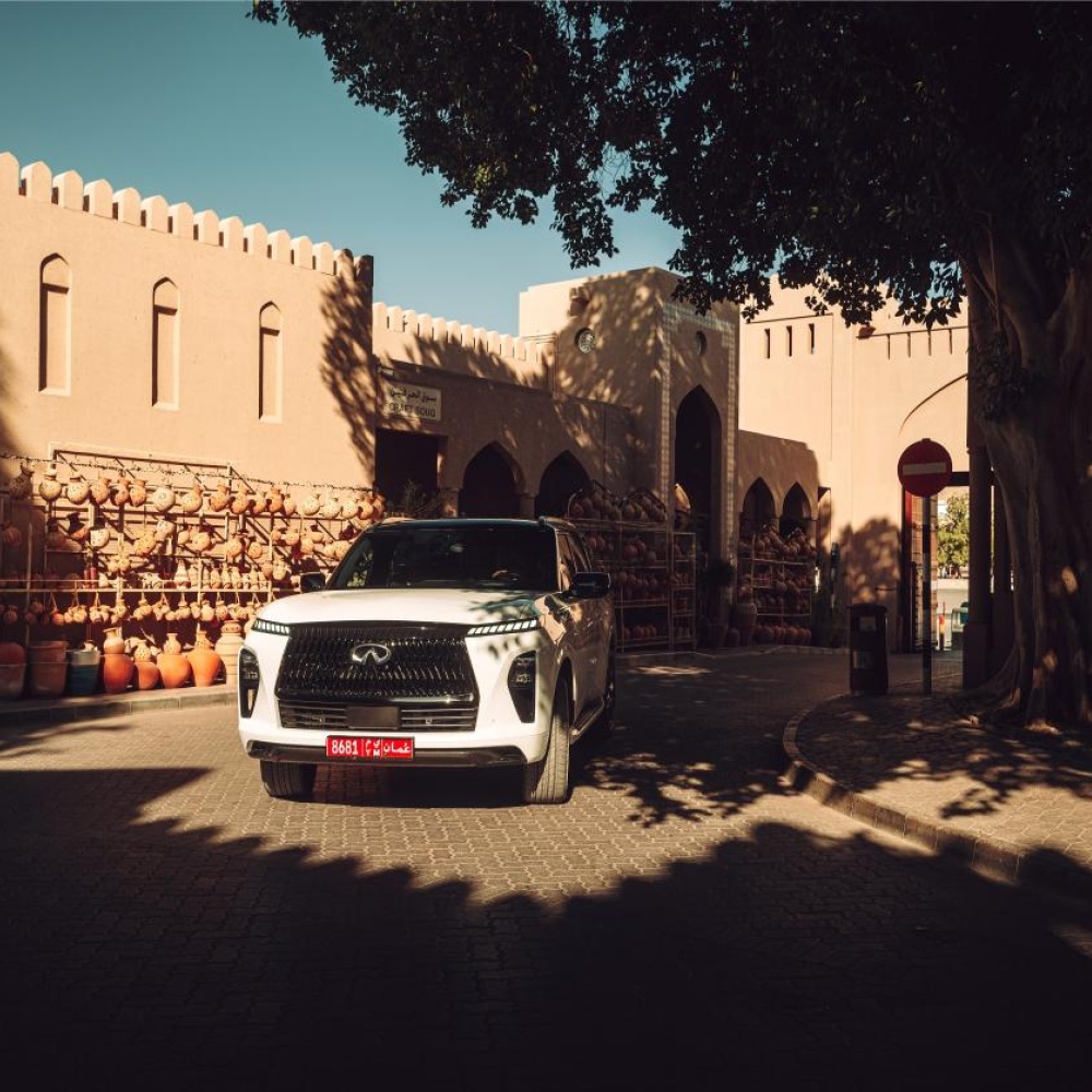 فخامة إنفينيتي QX80 الجديدة في رحلة استكشافية في الجبل الأخضر في عُمان