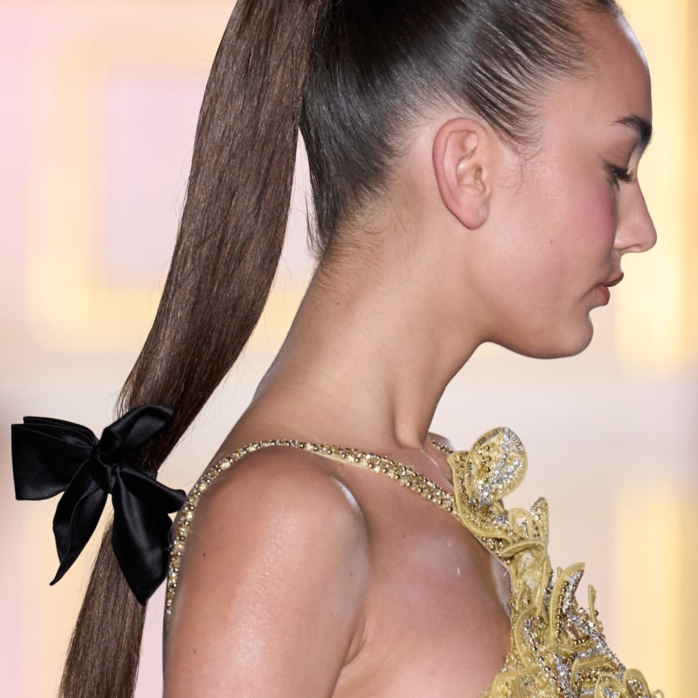 تسريحات الشعر المرفوع مع ذيل الحصان من دار Zuhair Murad