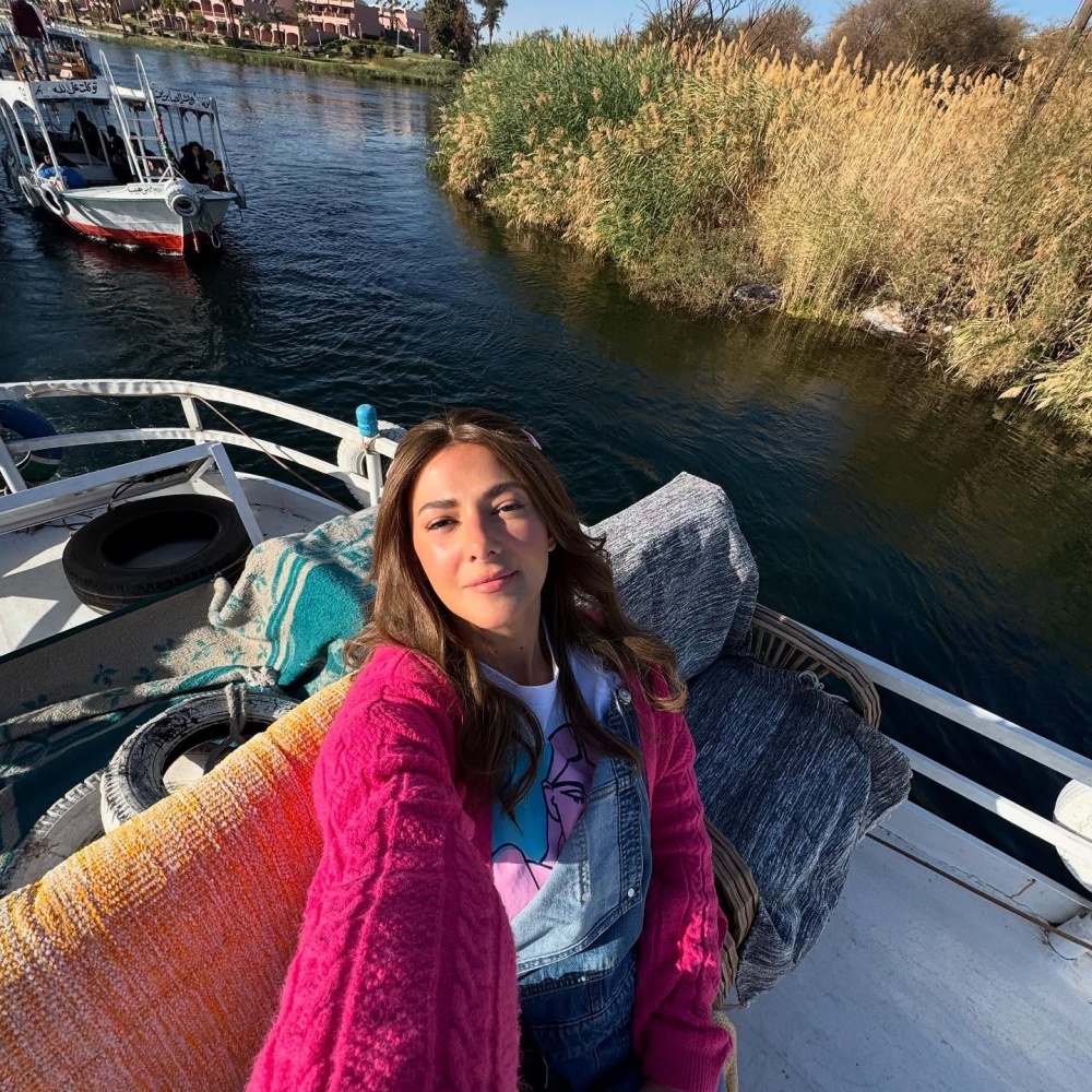 رقص ورحلة نيلية واستمتاع بالمناطق الأثرية.. جولة سياحية داخل أسوان بعيون نجوم مسلسل "عايشة الدور"