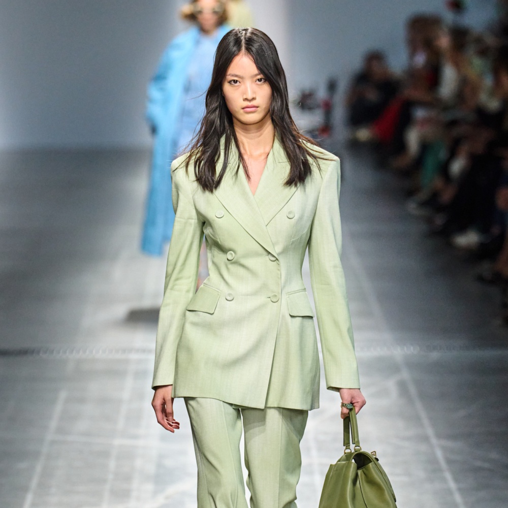 إطلالة من Ermanno scervino