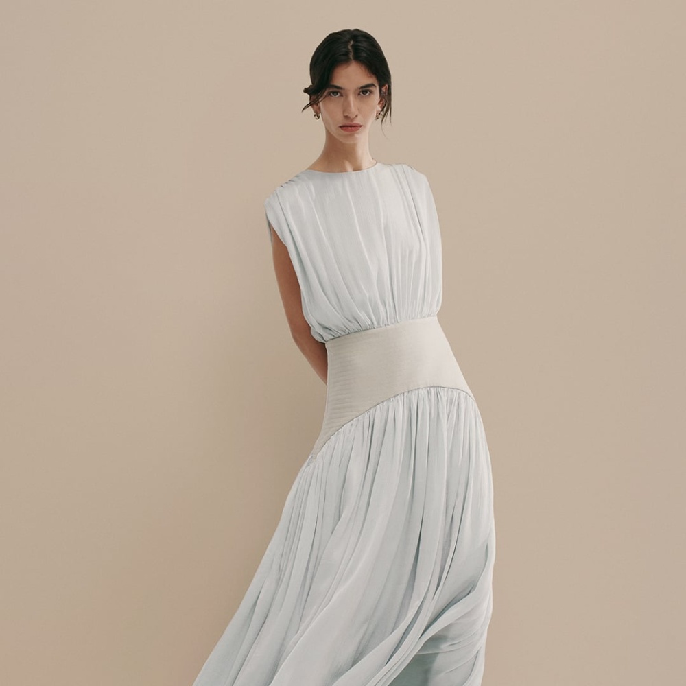 3 إطلالات من NET-A-PORTER تحتفي برمضان بأسلوب يجمع بين التقاليد واللمسة العصرية