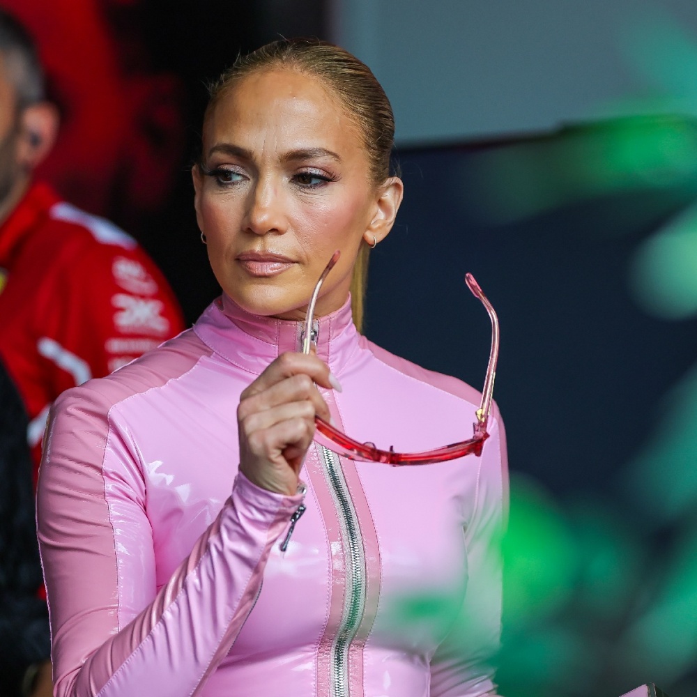 مكياج وتسريحة شعر جينيفر لوبيز Jennifer Lopez في فورمولا 1 السعودية
