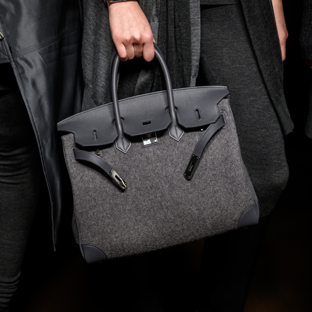 حقيبة Hermès... رمزٌ لفن الصناعة الفرنسية والحرفية التي لا تتكرر