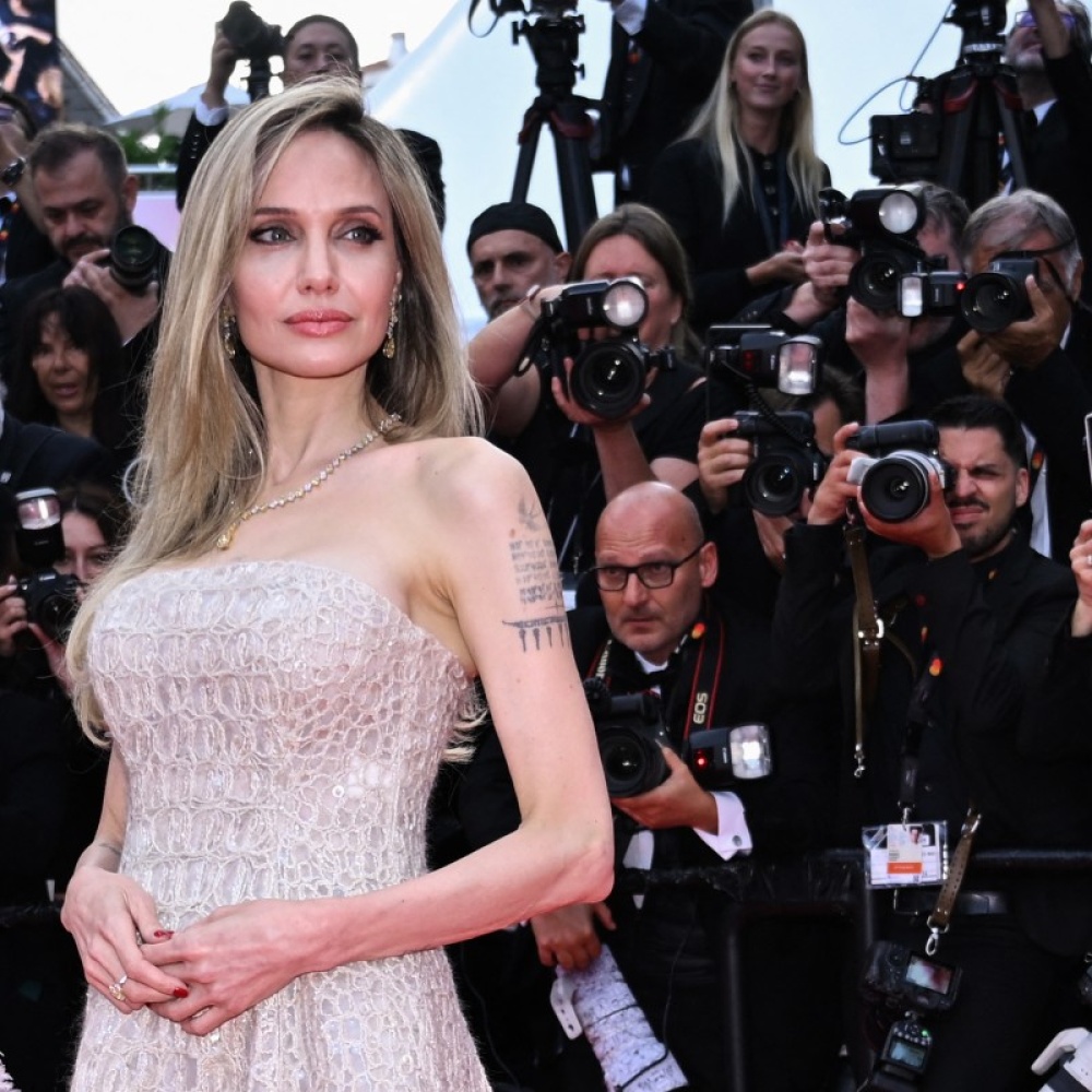 أنجلينا جولي في مهرجان كان 2025 في إطلالة لافتة من Brunello Cucinelli