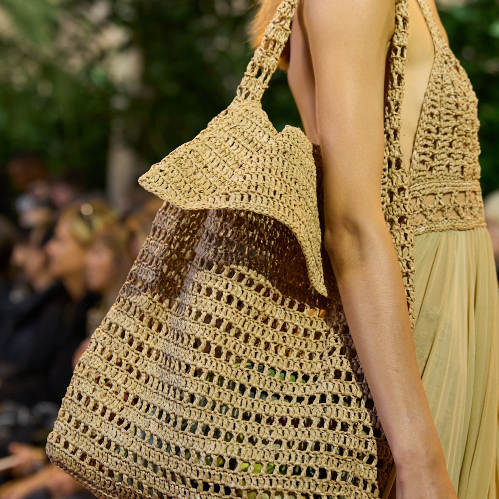 شنط الكروشيه مميزة من Elie Saab