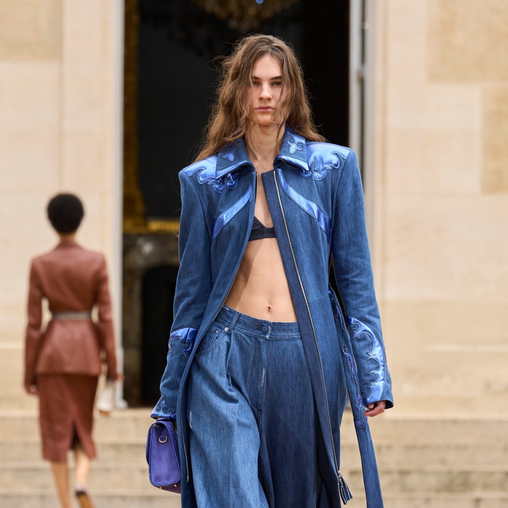 إطلالة من Gabriela HEarst