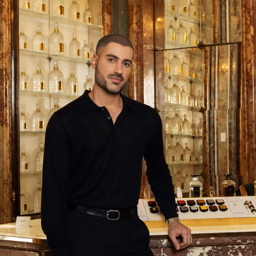 Mohammed Hindash أول سفير إقليمي لدار GUERLAIN لقسم المكياج في الشرق الأوسط - صورة حصرية لمجلة "هي"