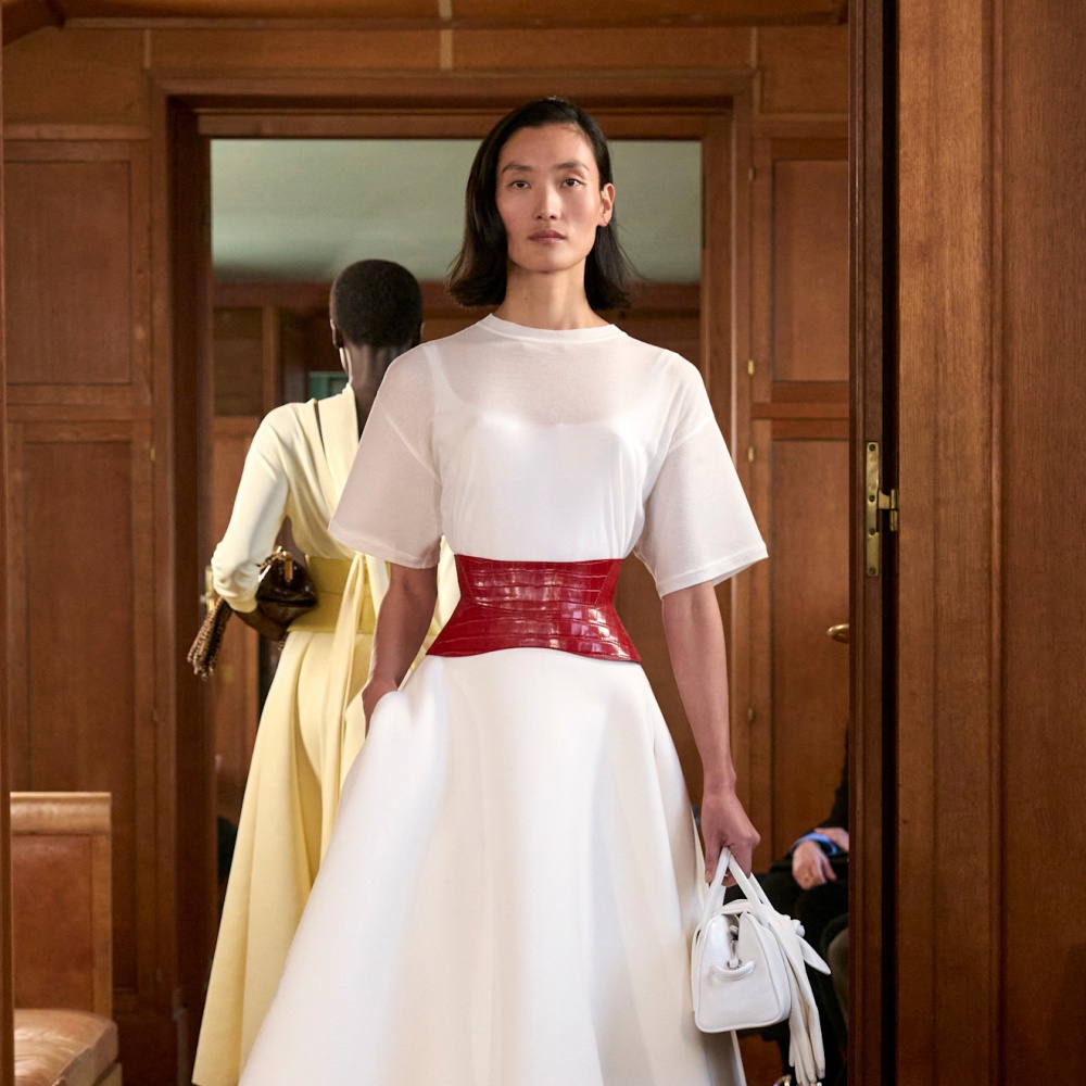 إطلالة من Jacquemus