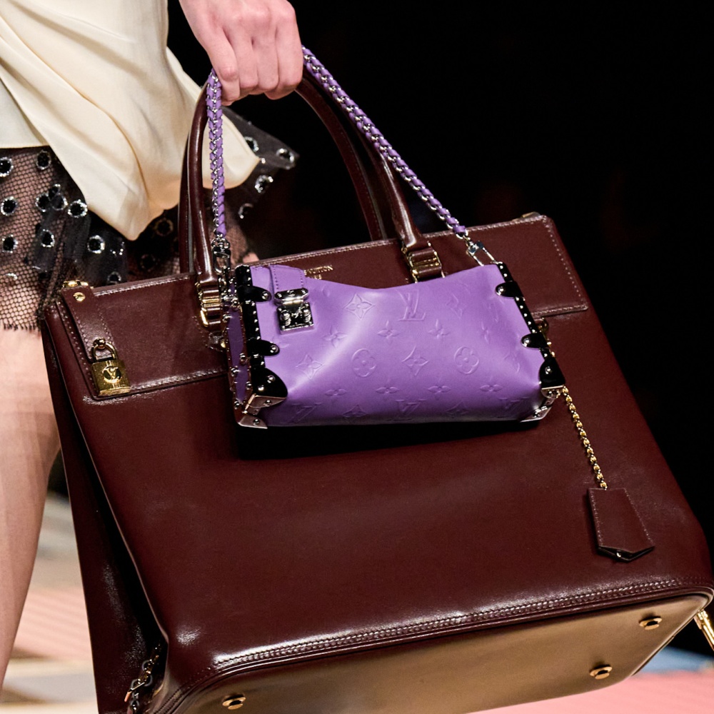 حقيبة كبيرة مميزة من Louis Vuitton