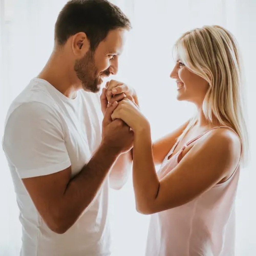 علامات وقوع رجل السرطان في الحب