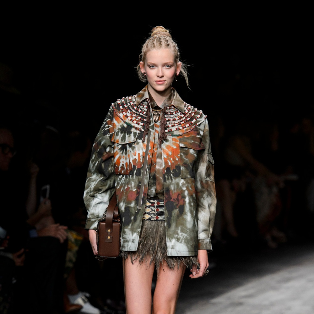 الطبعات والنقشات الإفريقية من Valentino