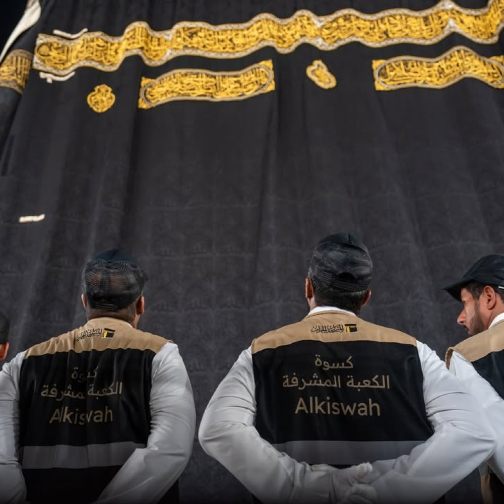مشاركة (154) صانعا من الكوادر الوطنية المؤهلة في تغيير كسوة الكعبة