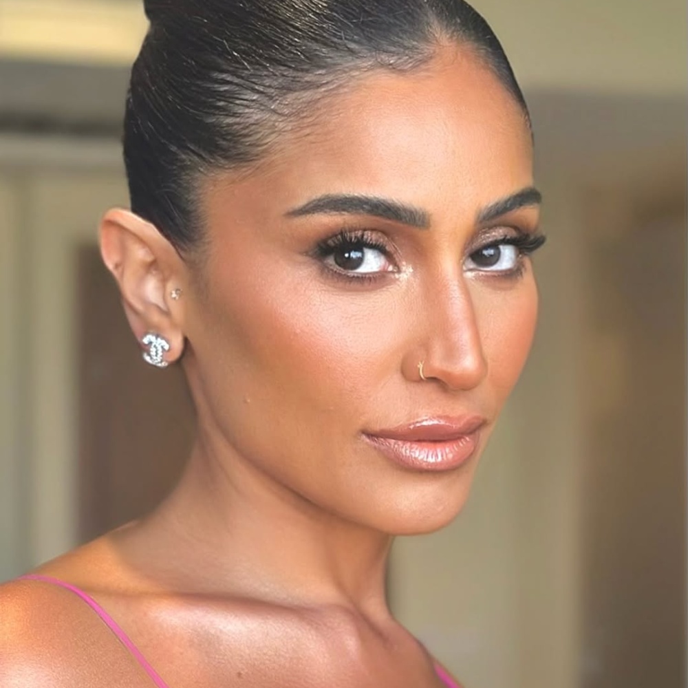 الفنانة دينا الشربيني صورة من انستغرام خبيرة التجيمل ريهام خليفة