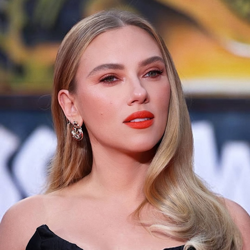 1 رئيسية ظلال العيون المرجانية بأسلوب Scarlett Johansson- الصورة من حساب Hung Vanngo على انستغرام