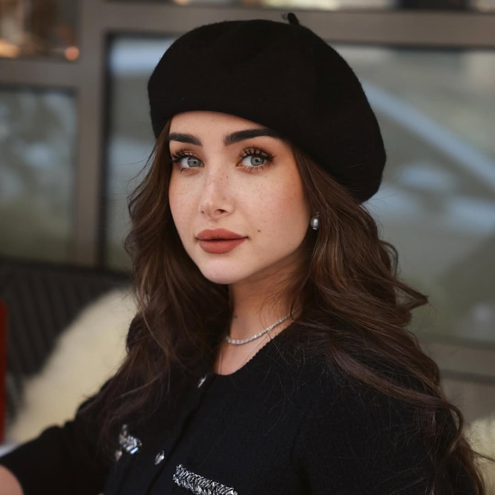 هنا الزاهد