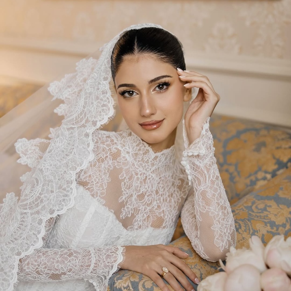 من المكياج إلى الطرحة.. أسرار جمالية وراء سحر إطلالة شيرين بيوتي