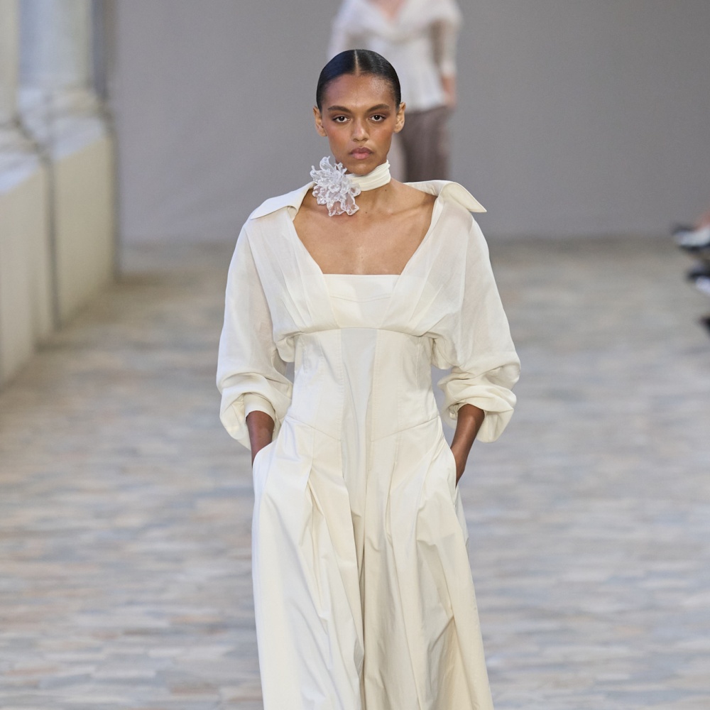 تنسيق كاجوال باللون العاجي من Albertta Ferretti