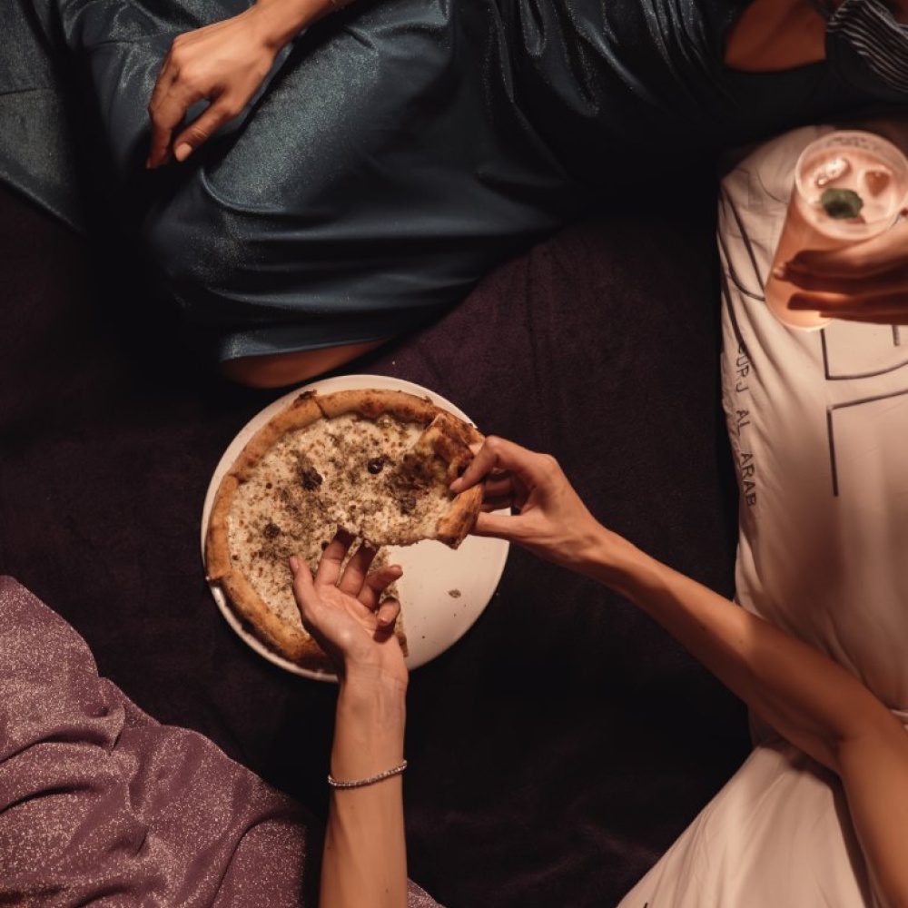 تجارب صيفية رائعة للسباحة وتناول الطعام