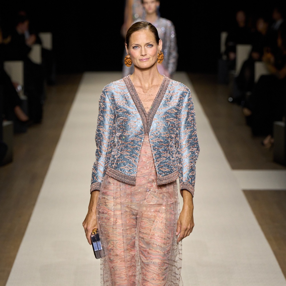 إطلالة من Giorgio Armani
