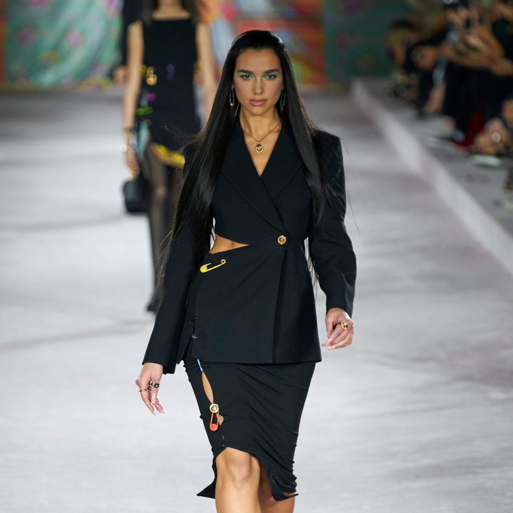 "دوا ليبا" في عرض ربيع وصيف 2022 من "فرساتشي"Versace