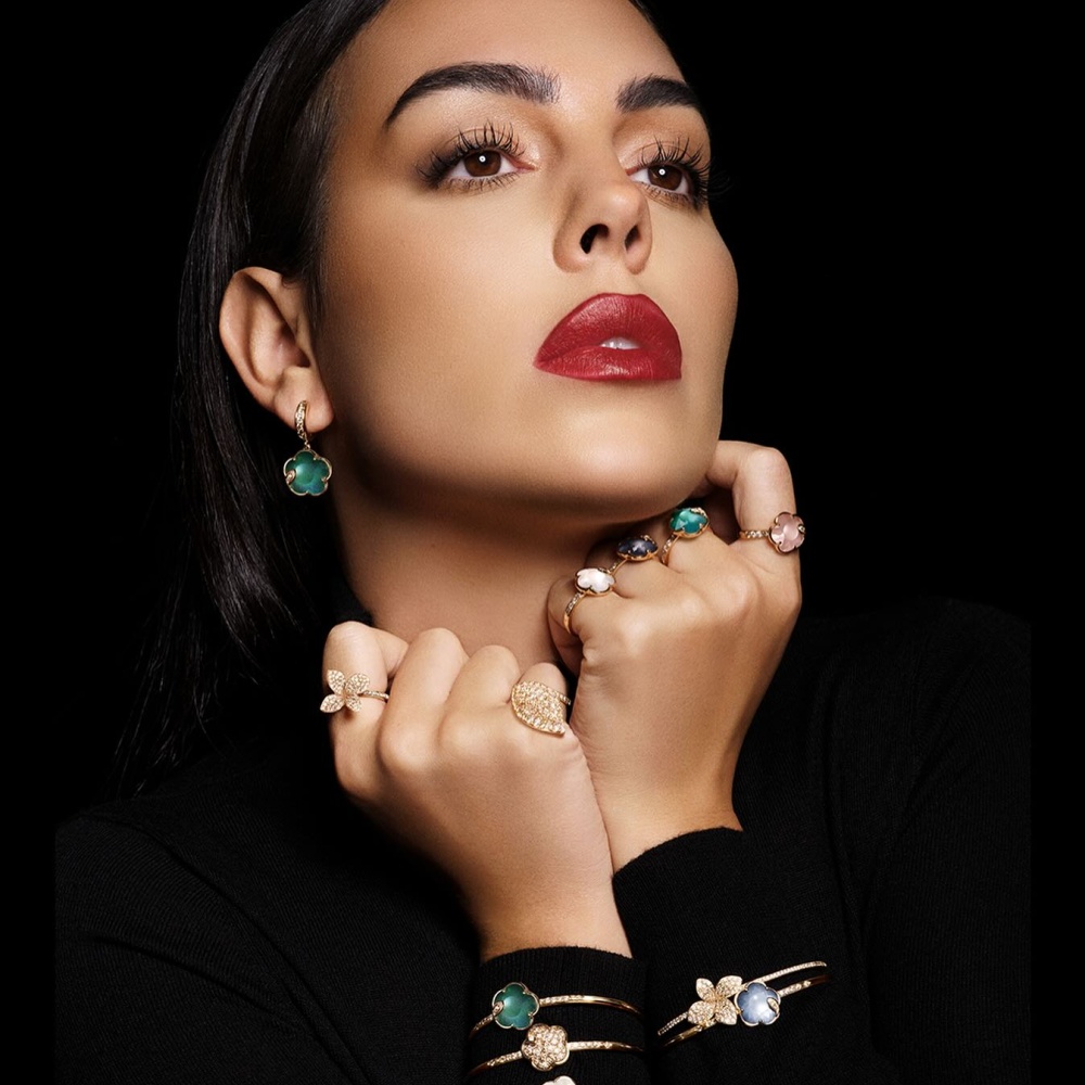 جورجينا ردوريغيز Georgina Rodriguez تُبهرنا بتصاميمها الإبداعية من دار بروني Pasquale Bruni الراقية