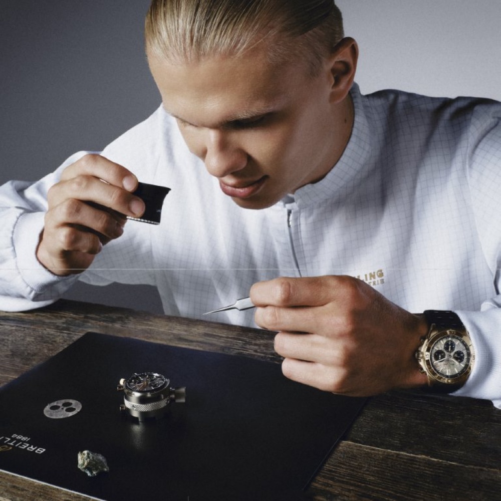 BREITLING تكشف الستار عن ساعة ERLING HAALAND SIGNATURE CHRONOMAT— أيقونة تفيض بالقوة والنجومًية