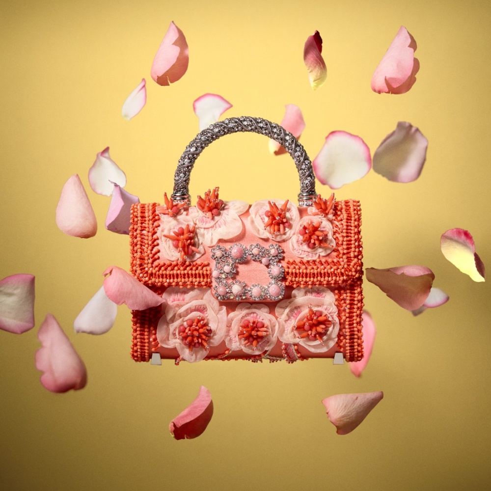 تعاون بين Roger Vivier وLesage